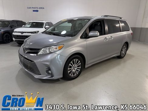Used 2018 Toyota Sienna XLE FWD image 1