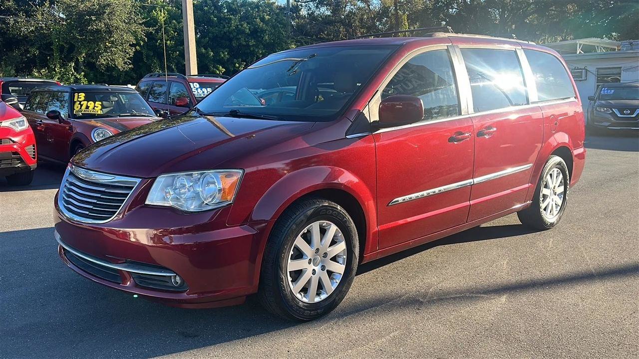 Used 2016 Chrysler Town & Country Touring FWD image 16