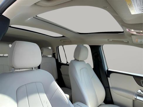 Used 2021 Mercedes-Benz GLB 250 4MATIC image 24
