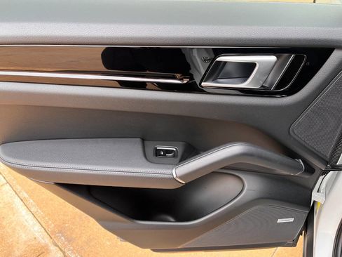 Used 2020 Porsche Cayenne image 20