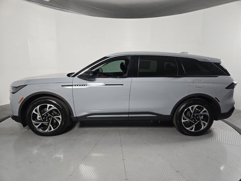 New 2026 Lincoln Nautilus Premier image 8