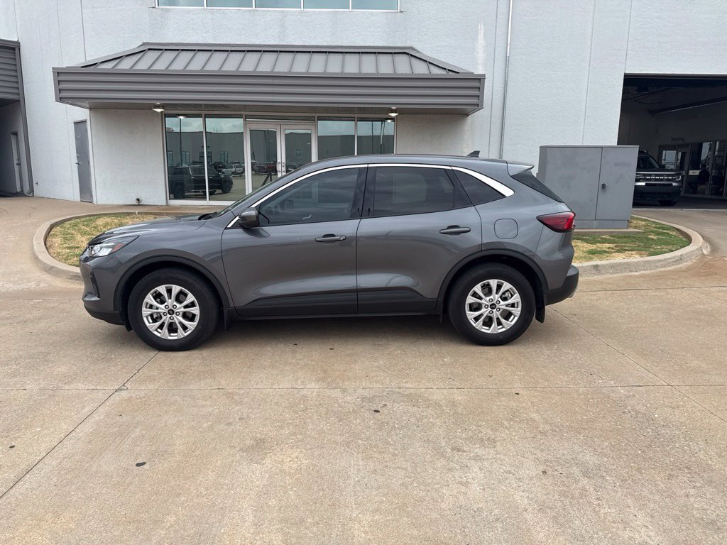 Used 2023 Ford Escape Active w/ Tech Pack #2 AWD/4WD image 4