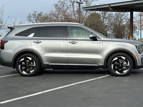Certified 2025 Kia Sorento SX Prestige image 3