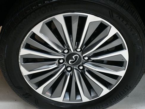 Used 2025 INFINITI QX80 Sensory image 18