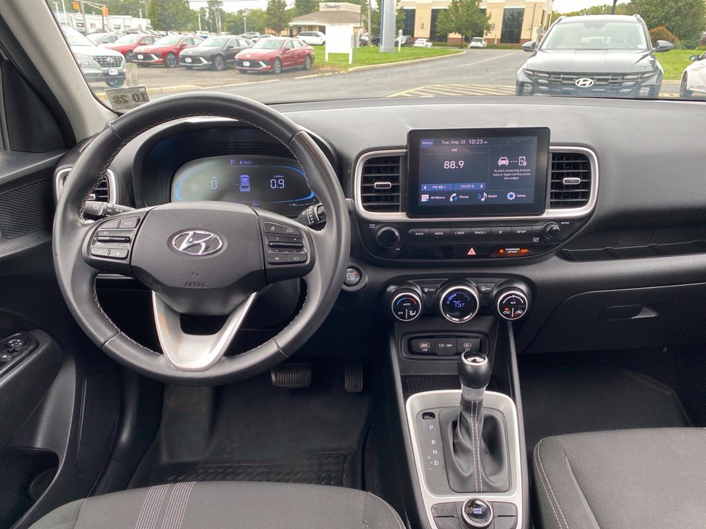 Certified 2024 Hyundai Venue SEL FWD image 10