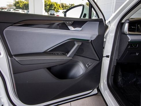 New 2026 Volkswagen Tiguan SE image 25