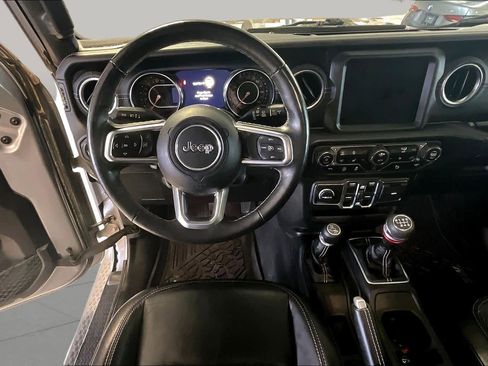 Used 2019 Jeep Wrangler Unlimited Sahara AWD/4WD image 5