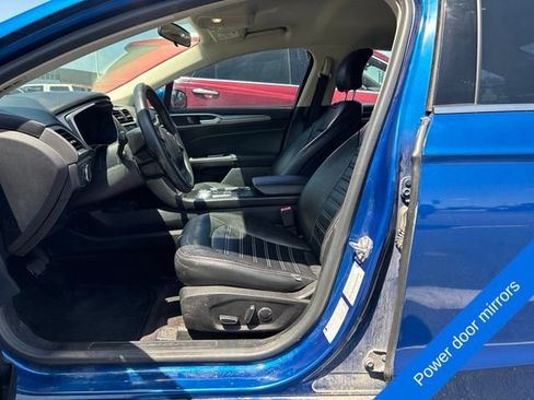 Used 2017 Ford Fusion SE w/ Fusion SE Technology Package FWD image 12
