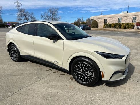 Used 2025 Ford Mustang Mach-E Premium image 16