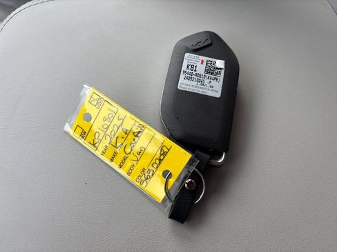 Certified 2025 Kia Carnival EX FWD image 33