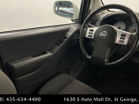 Used 2018 Nissan Frontier PRO-4X AWD/4WD image 11