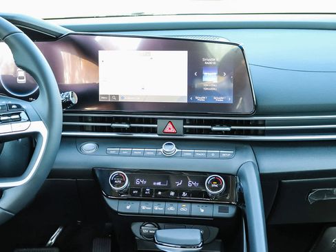 New 2025 Hyundai Elantra Limited w/ Cargo Package image 15