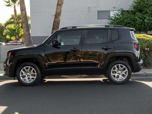 Used 2017 Jeep Renegade Latitude w/ Popular Equipment Group AWD/4WD image 2