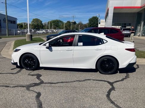 New 2026 Toyota Camry SE image 5