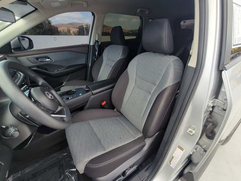 Used 2023 Nissan Rogue SV FWD image 21