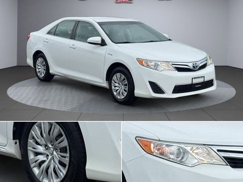 Used 2014 Toyota Camry LE image 2