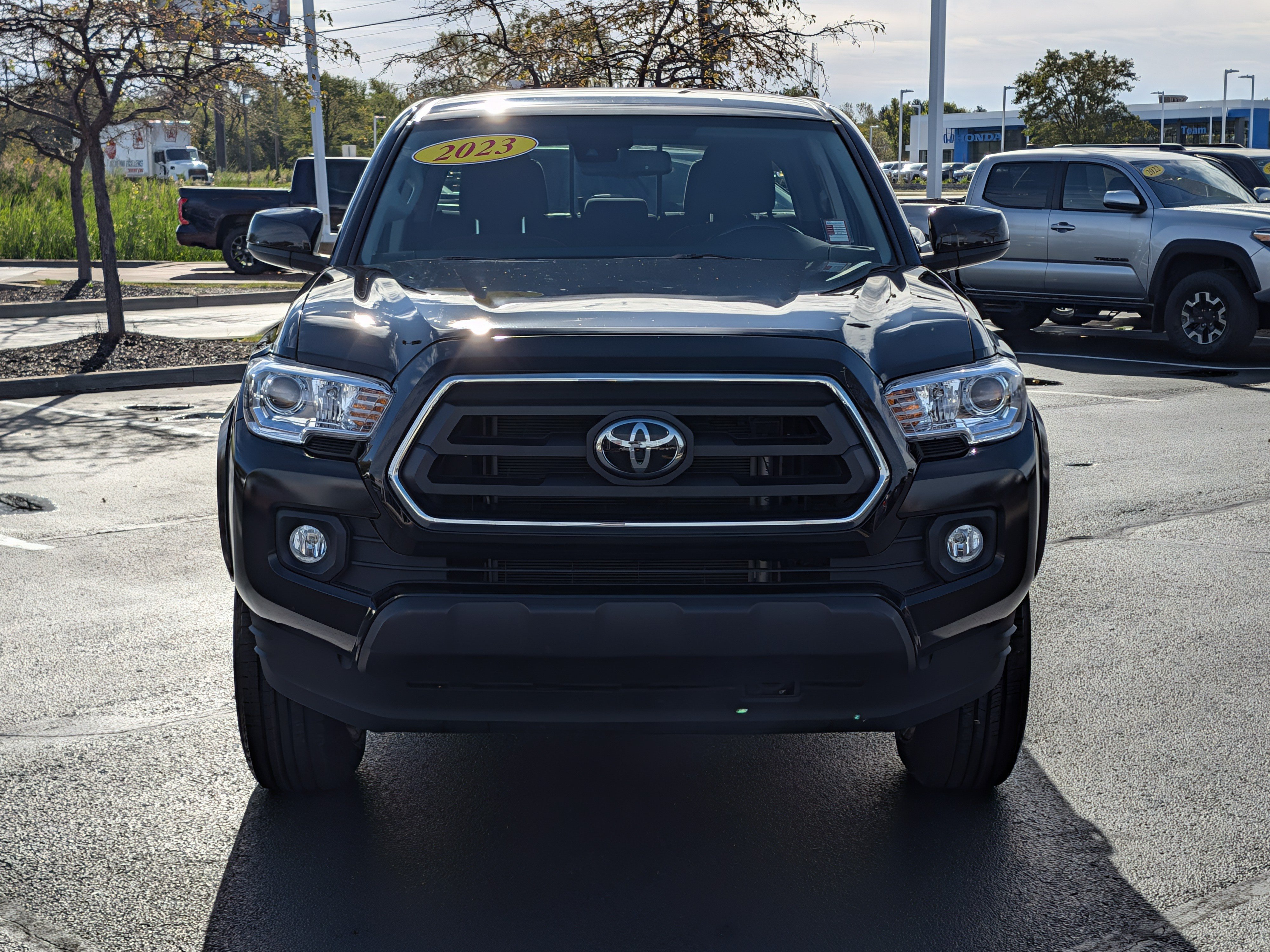 Certified 2023 Toyota Tacoma SR5 AWD/4WD image 2