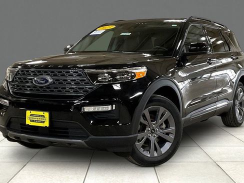 Certified 2023 Ford Explorer XLT w/ Equipment Group 202A AWD/4WD image 2