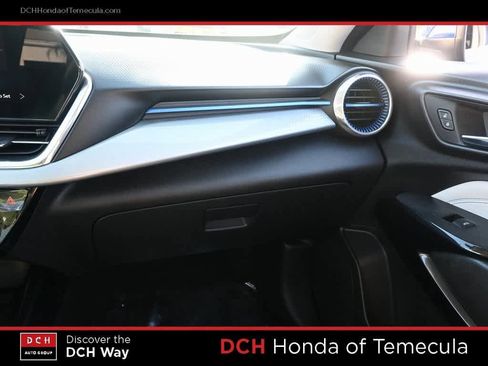 Used 2024 Chevrolet Trax LT w/ Sunroof Package image 14