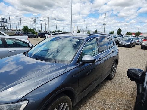 Used 2019 Volkswagen Tiguan SE FWD image 3