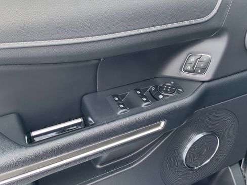 Used 2024 Ford Expedition XLT image 21