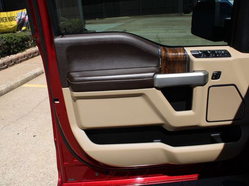 Used 2018 Ford F150 Lariat w/ Equipment Group 502A Luxury image 21