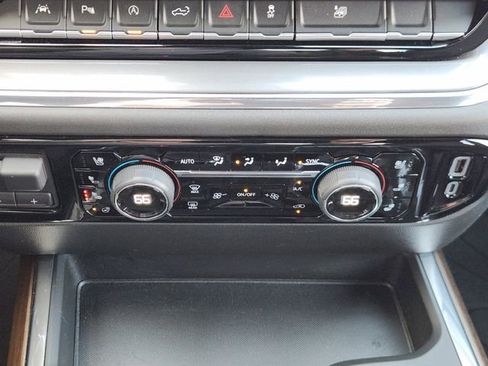 Used 2023 Chevrolet Silverado 1500 High Country image 16