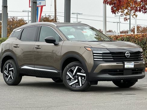 New 2026 Nissan Kicks SV image 2