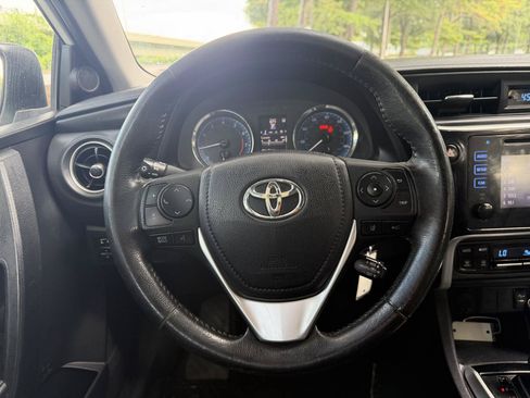 Used 2019 Toyota Corolla SE FWD image 21