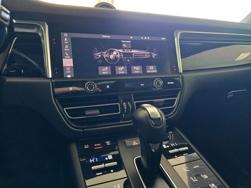 Used 2023 Porsche Macan image 27