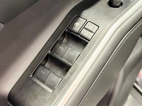 Certified 2025 Toyota Highlander XLE FWD image 18