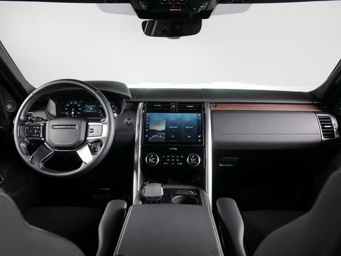 Certified 2025 Land Rover Discovery Dynamic SE AWD/4WD image 4