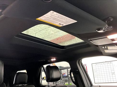 Used 2018 Ford Explorer Limited image 21