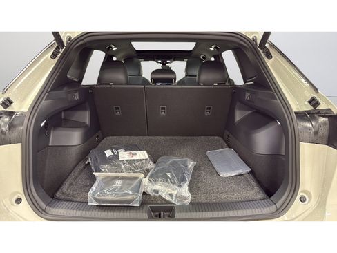 New 2026 Volkswagen Tiguan SE R-Line image 37