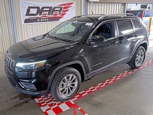 Used 2019 Jeep Cherokee Latitude Plus w/ Comfort/Convenience Group AWD/4WD image 1