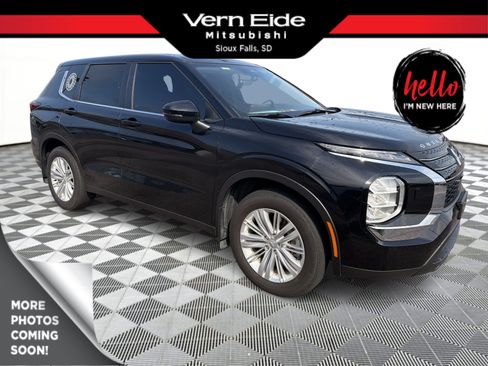 Used 2024 Mitsubishi Outlander ES AWD/4WD image 1