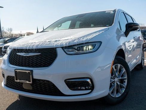 New 2026 Chrysler Pacifica Select image 1