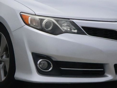 Used 2014 Toyota Camry SE w/ Leather Package FWD image 7