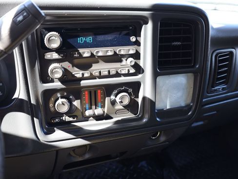 Used 2007 Chevrolet Silverado 2500 W/T w/ Heavy-Duty Power Package AWD/4WD image 15