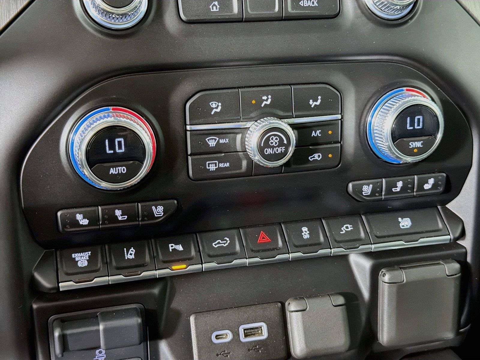 Used 2023 GMC Sierra 3500 Denali w/ Technology Package AWD/4WD image 21