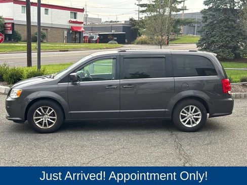 Used 2019 Dodge Grand Caravan SXT FWD image 4