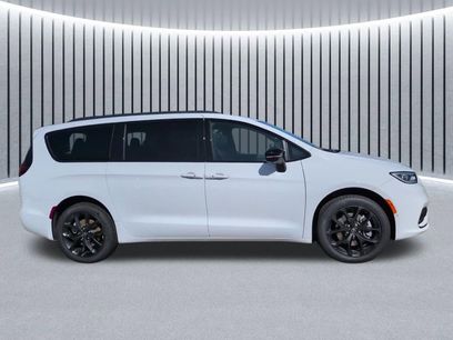 New 2026 Chrysler Pacifica Limited