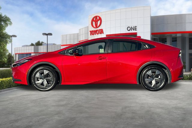 Certified 2025 Toyota Prius LE FWD image 9