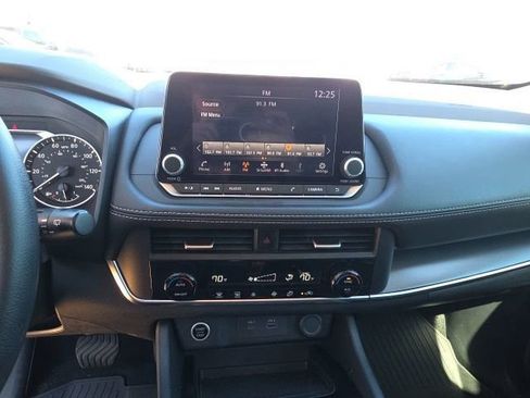 Used 2023 Nissan Rogue SV image 18