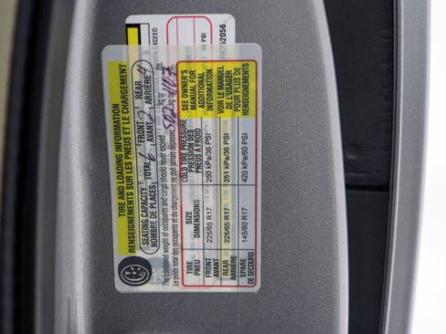 Used 2015 Chrysler Town & Country Touring FWD image 36