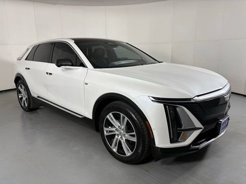 Used 2024 Cadillac Lyriq Tech w/ Driver Assist Package AWD/4WD image 2