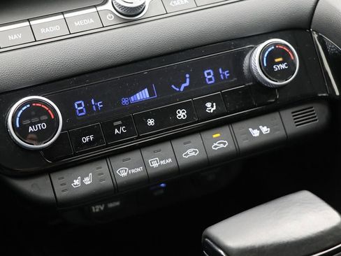 Used 2023 Hyundai Elantra Limited image 23