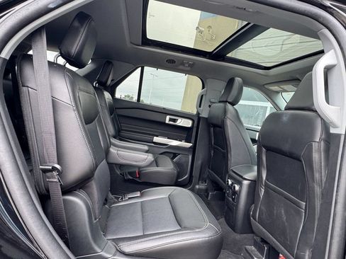 Used 2023 Ford Explorer Limited w/ Limited Technology Package AWD/4WD image 31