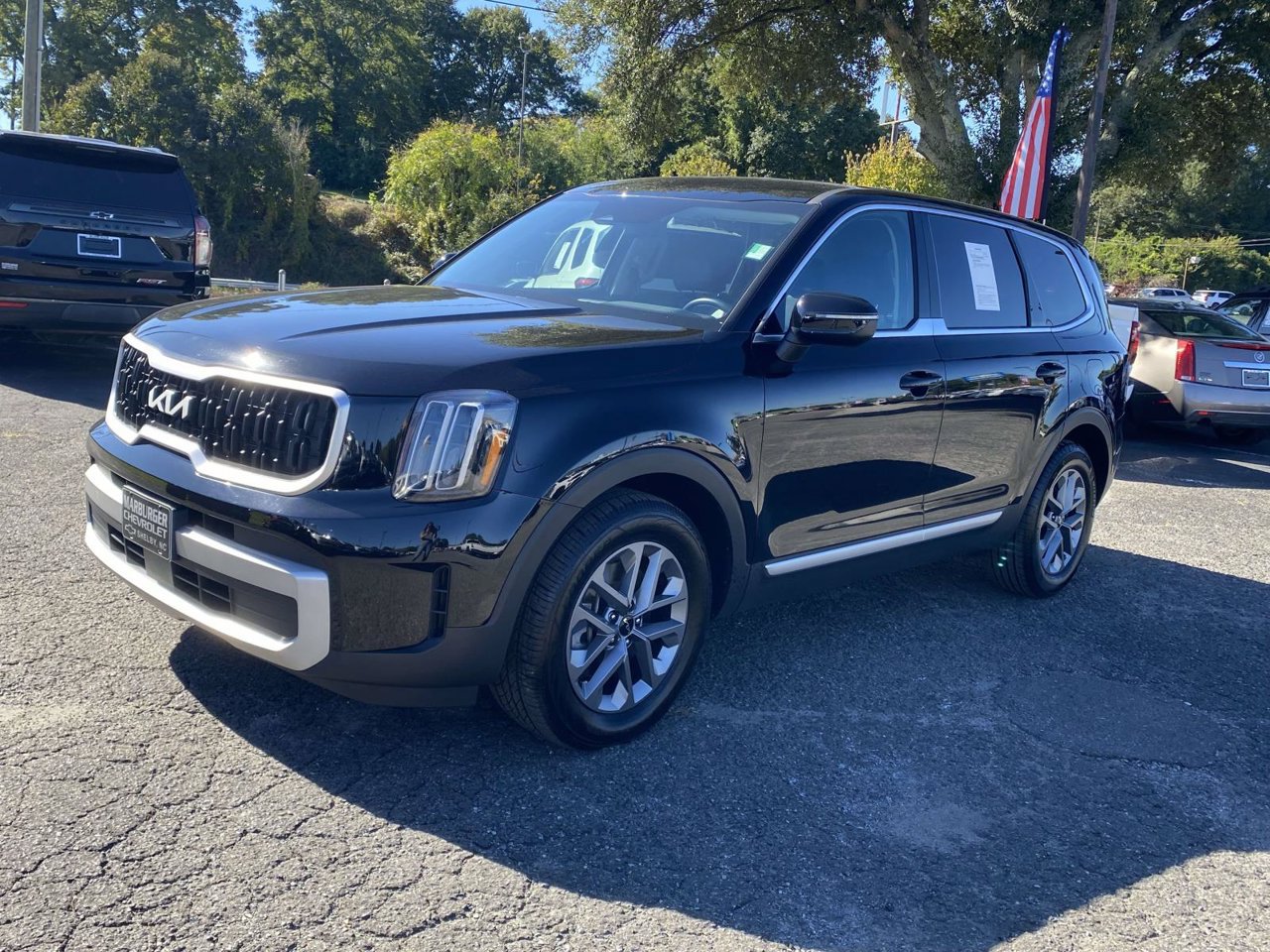 Used 2024 Kia Telluride LX AWD/4WD image 3
