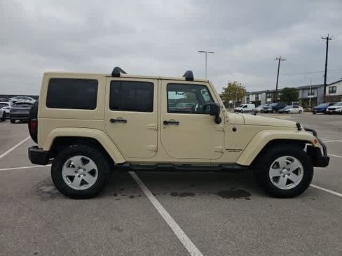 Used 2011 Jeep Wrangler Unlimited Sahara w/ Connectivity Group image 3